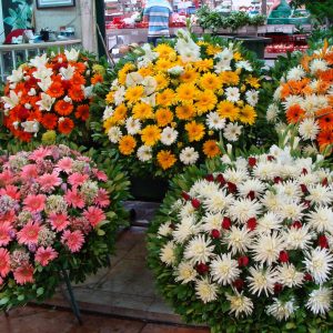arrangement funéraire proposé par un fleuriste au Portugal