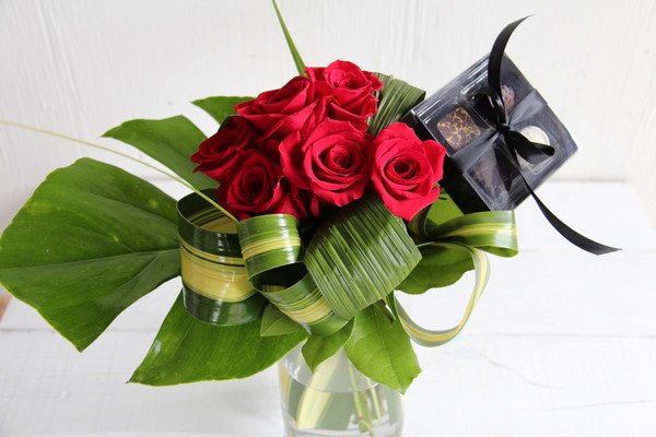 bouquet roses et chocolats